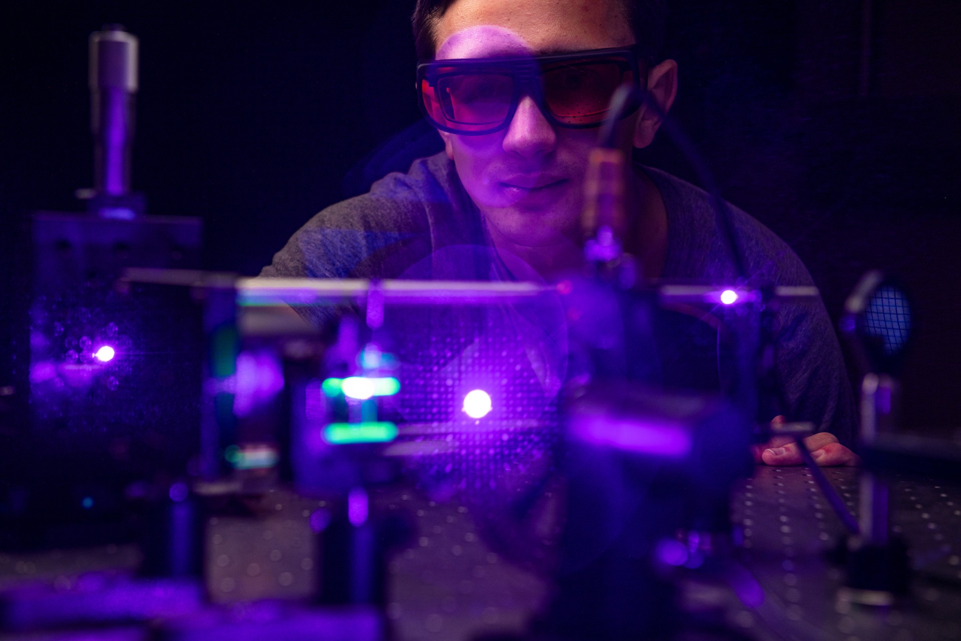 Student preparing to take a measurement using modulated photothermal radiometry.
